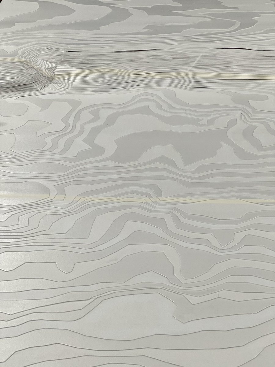 gtoarchitecture's tweet photo. 崖
1.スチペでコンタ作成（1/200:1mmコンタ）
2.新聞紙で張子（英字新聞が優秀）
3.ジェッソを塗る（周辺等追加）

.....擁壁はスチボやスチペで追加してジェッソ塗れば🙆‍♂️隙間はモデリングペーストで埋めます（4枚目別作品） https://t.co/xS10Cz0Xjb