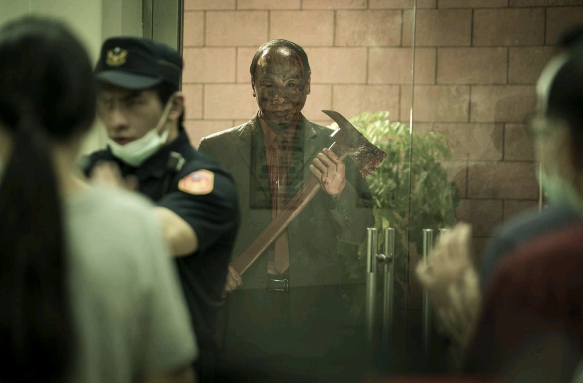 軽い症状の流行病がある日突然変異した台湾。感染者は凶暴性が助長されて暴力に走るようになり、街では殺人と拷問が横行する。そんな中、離れ離れになった男女が再会するために奔走するが…邪悪で悲痛な台湾のスプラッターホラー映画『哭悲／The Sadness』がNetflixで配信開始！