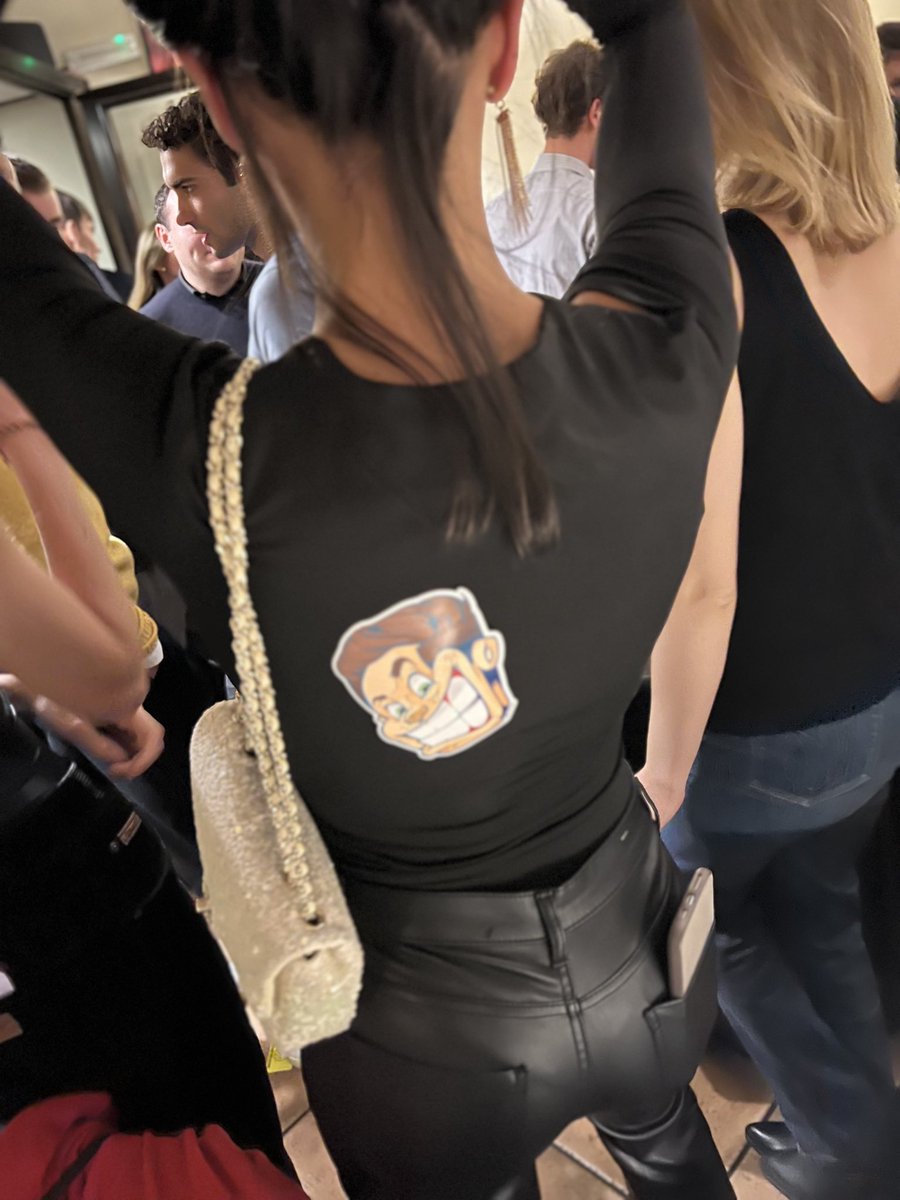 Cryptopuppets22's tweet photo. GN from the crypto puppets party 🔥✍️
#nft https://t.co/R9uggAHBnc