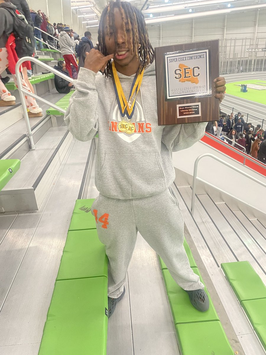 lsingleton_14's tweet image. CONFERENCE CHAMPS BABY🙏🏽  #trackandfield #AGTG 
@WeequahicHSFB @MRHarrisonNJ  @WHSCoachFost @thvchosen1