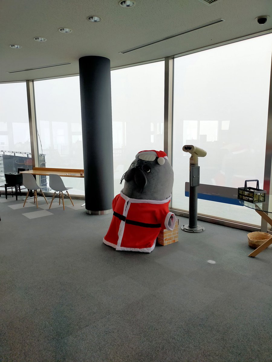 GarinkoTower's tweet image. 助けてください！
今日、明日限定でタワーでクリスマスイベントがあるのに誰も来てくれません🥺

紋太も寂しがってこんな表情です…

お菓子が貰えたり、野菜詰め放題もあります🥦

ぜひ、紋太を慰めてあげに来て下さい！