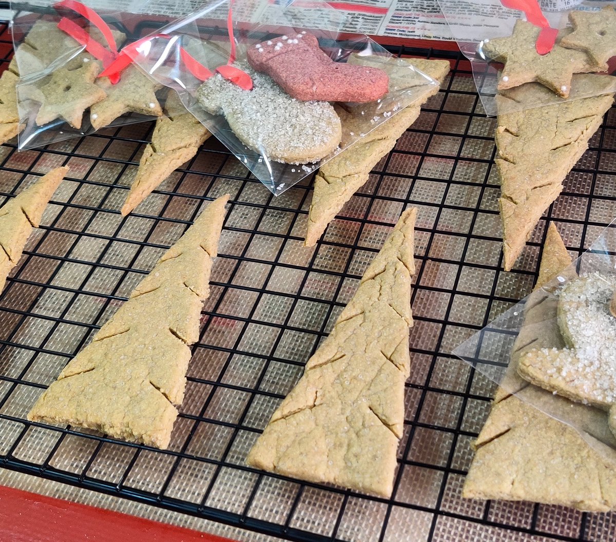 simpleton_set's tweet photo. Gobble up!
#MatchaCookies
#ChristmasCookies https://t.co/rVTQRSQ8Rl