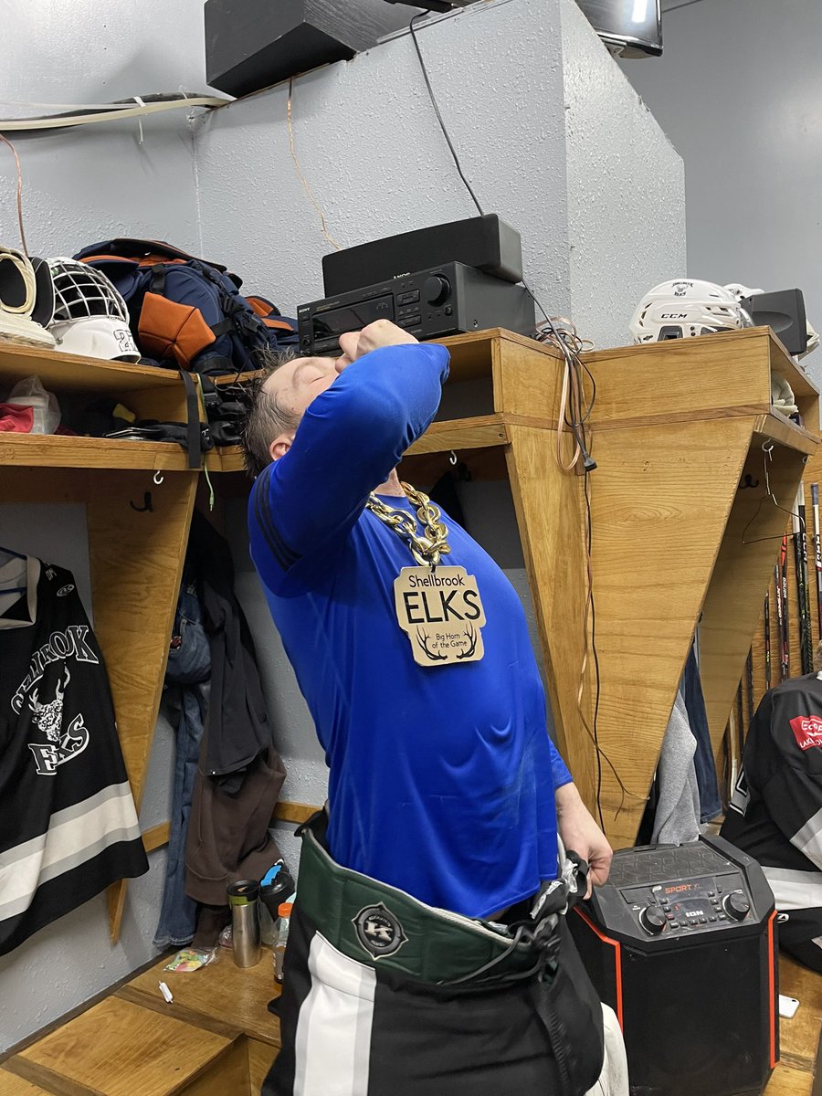 Elks win 3-0!! Elk of the game goes to mayor of Leask Jonny Nelson with the shutout. Merry Christmas all🎄#elksnation #ruttin <a href="/SaskForum/">Wicked Deadly Sask Senior Hockey Forum</a>  <a href="/MondayNooner/">Monday Nooner</a>