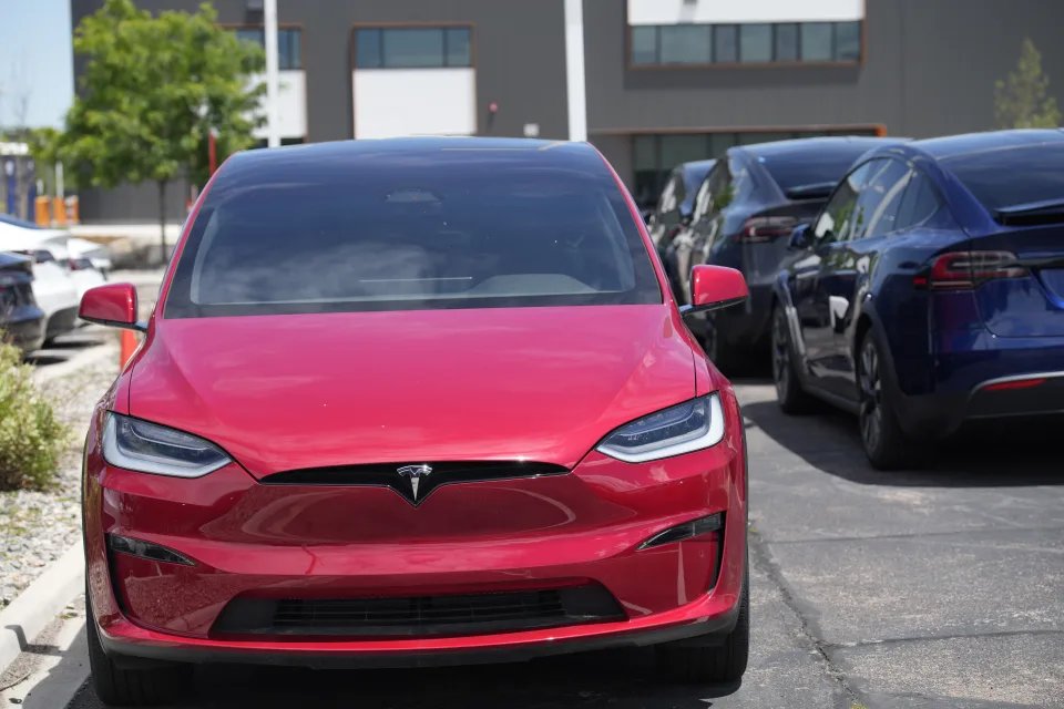 anhvjf's tweet image. Tesla is recalling 120,000 vehicles in the US due to a door safety issue. The company has already issued an over-the-air update to address the problem. 🚗🔧 #Tesla #Recall #AutoSafety