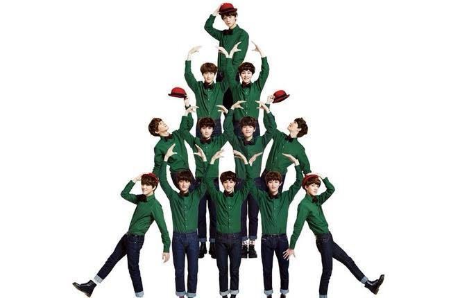 kchartsmaster's tweet photo. Top 10 on MelOn TOP100 currently:

#1 EXO - The First Snow
#2 LE SSERAFIM - Perfect Night
#3 aespa - Drama
#4 Mariah Carey - All I Want For Christmas Is You
#5 TAEYEON - To. X
#6 IVE - Baddie
#7 JUNGKOOK - Seven
#8 Parc Jae Jung - Let’s Say Goodbye
#9 Sia - Snowman
#10 Ariana Grande - Santa Tell Me