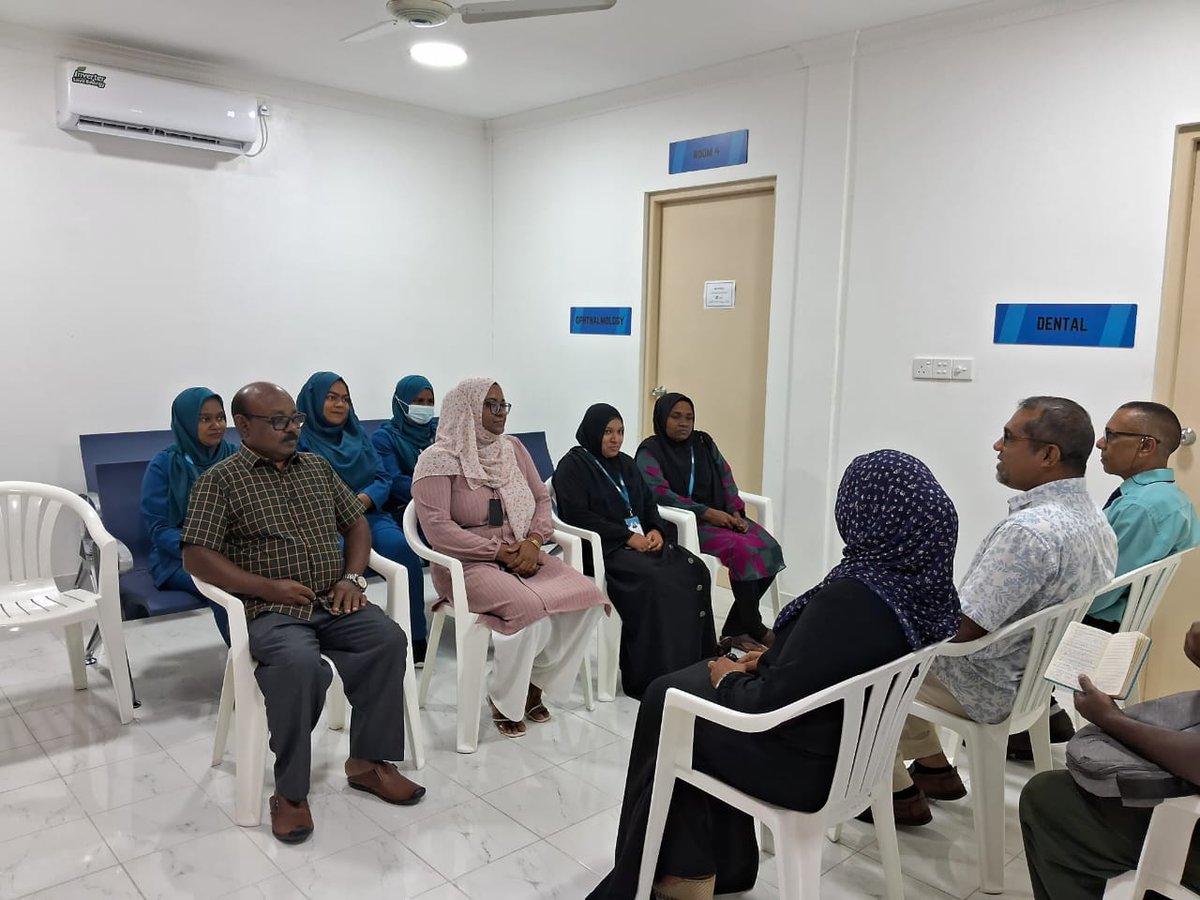 EenInoo's tweet photo. ހެލްތު މިނިސްޓަރ @abkhaleel ޑރ ހުޅުމީދޫ ހެލްތް ސެންޓަރ ގެ މުއައްޒަފުންނާ ބައްދަލު ކުރެއްވުން
#MuizzSpeed
#DhiveheengeRaajje
#AdduCityHulhumeedhoo https://t.co/HUlELSlCZk