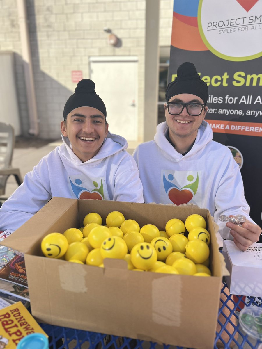 We hosted a STEM and Art expo at @accel_arizona sharing art kits, books, sensory items and a fun snow day!
Thank you @karmaforcara and @thepollinationproject  for the art kits!
@pointsoflight @givingtuesdayspark #civiccircle #pointsoflight #givingtuesdayspark