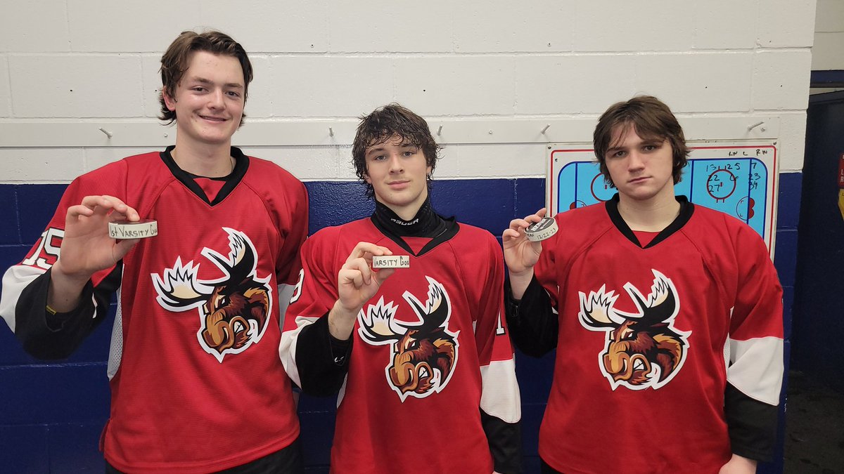 Good win tonight for the boys on the road against Northern Edge.   

3 rookies scored their first varsity goals tonight. 

Sophomore D #15 Brady Mcgriff, Freshman F #19 Bradon Zieglmeier and 
Junior F #9 Nathan Poeppel

Congrats boys.