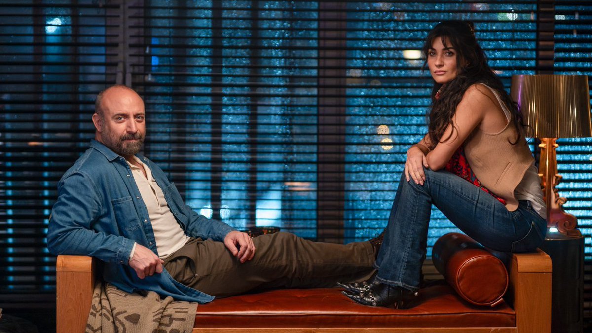 Gain platformunun yeni dizisi #YarınYokmuşGibi'den fotoğraflar yayınlandı. Yönetmenliğini Zeynep Günay’ın üstlendiği dizinin başrollerini Tuba Büyüküstün ve Halit Ergenç paylaşacak.