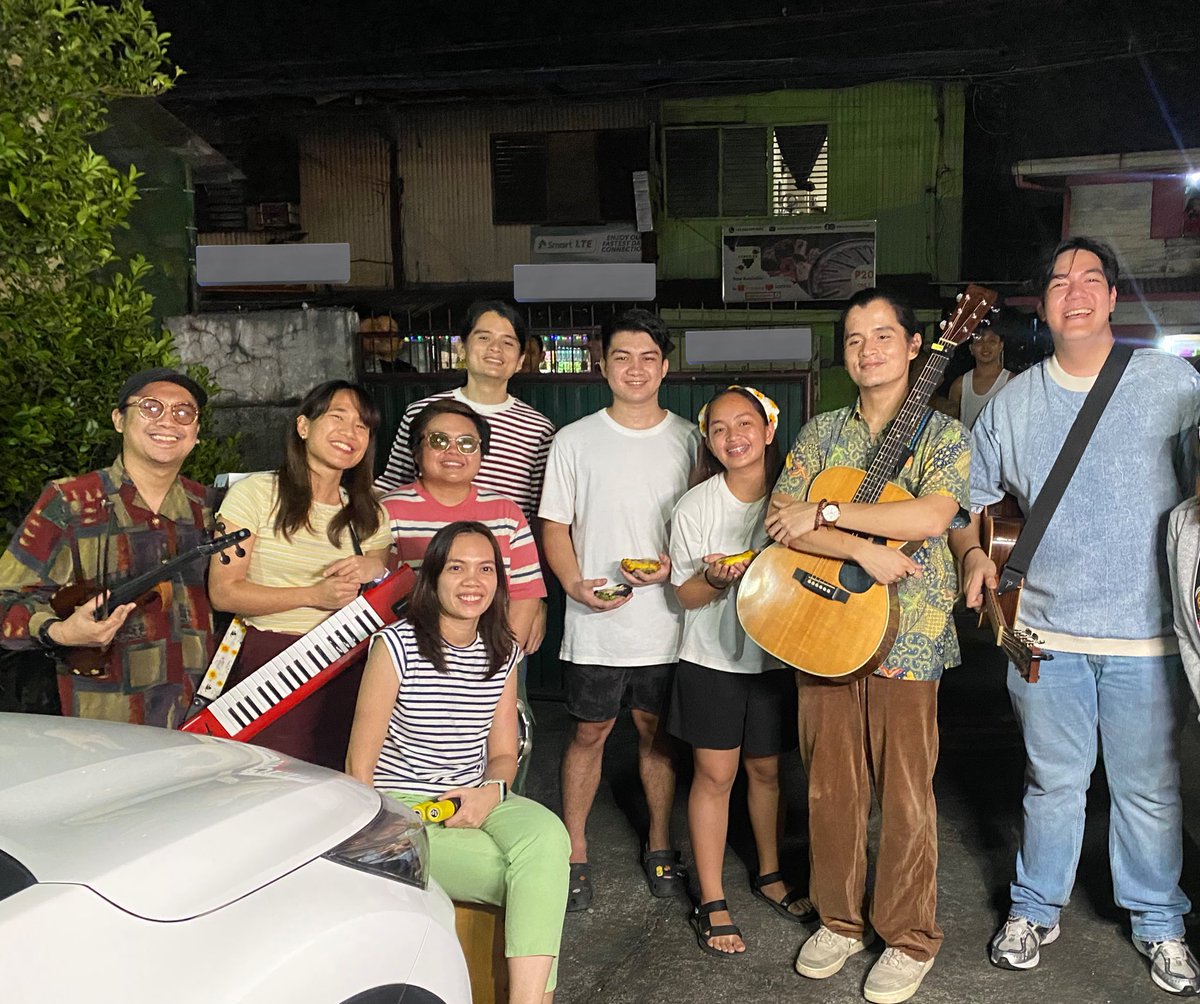 mga nangangaroling na pala nagbibigay ngayon. thank you, nuggets! 🤍