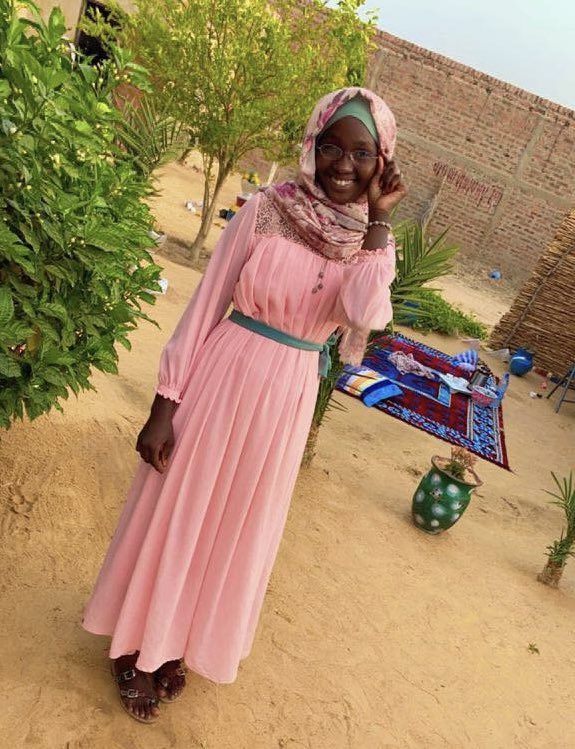 alwihdainfo's tweet photo. #Tchad - Avis de Recherche : une jeune femme du nom de Fatimé Abakar Abdoulaye Iregué, âgée de 21 ans, sortie de la maison depuis le vendredi passé et habitant dans le quartier « Goudji Jabal Lori » n’aurait pas regagné son domicile. Laissant ainsi sa famille et proches sans aucune nouvelle d’elle. Pour toute information utile, nous vous remercions de bien vouloir contacter sa famille sur l’un des deux numéros suivants : 66.25.17.27 / 66.20.41.96.