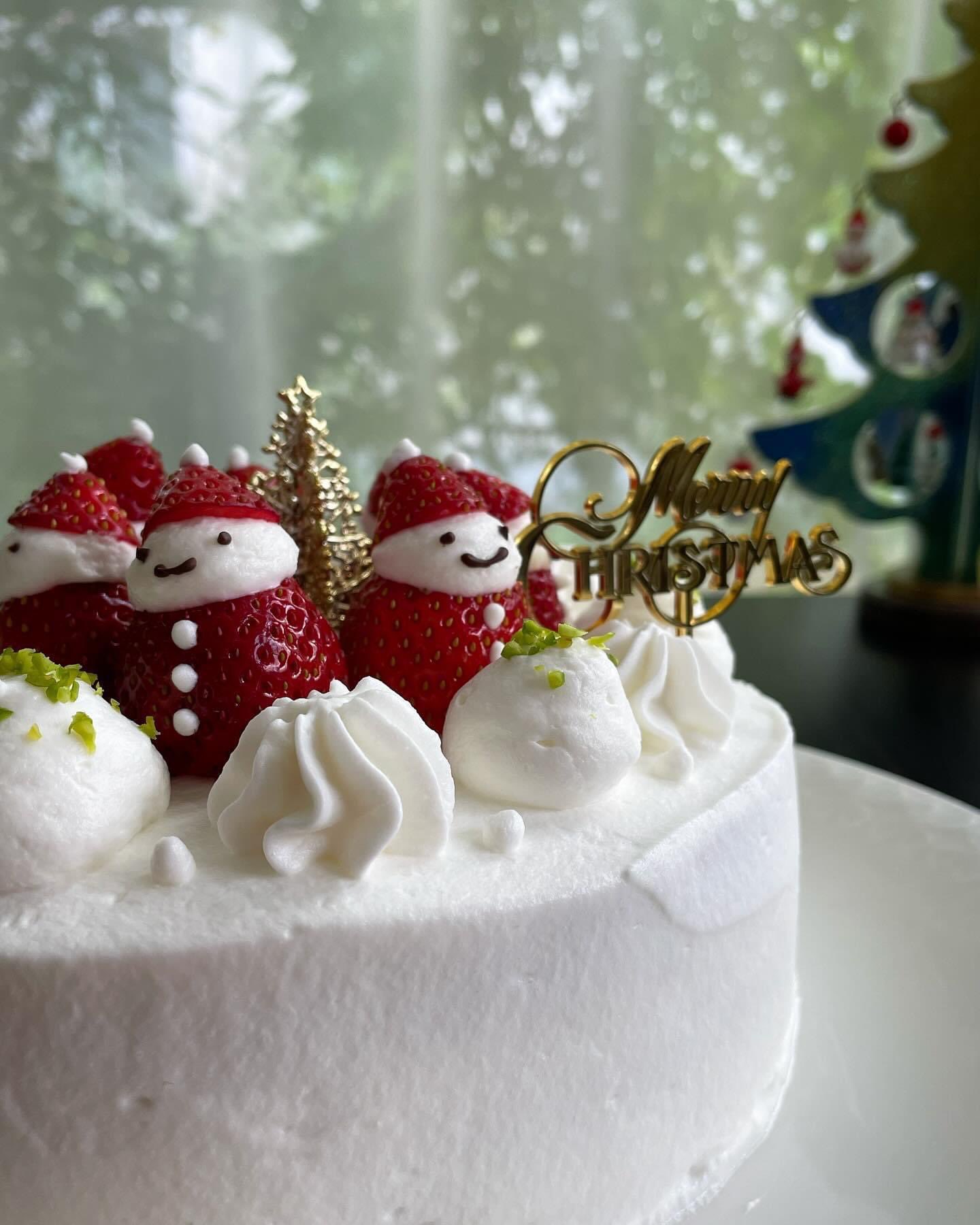 【ミッチー様】フェイクスイーツ◆ホール苺サンド♡薔薇飾り♬マカロンケーキ◆実寸大 ミッチー様】フェイクスイーツ◇ホール苺サンド♡薔薇飾り