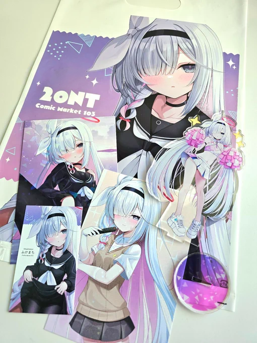 C103の新刊グッズセットはこんな感じです〜〜!!ここに新刊がつくよ!ぜひお手にとっていただけると嬉しいです 