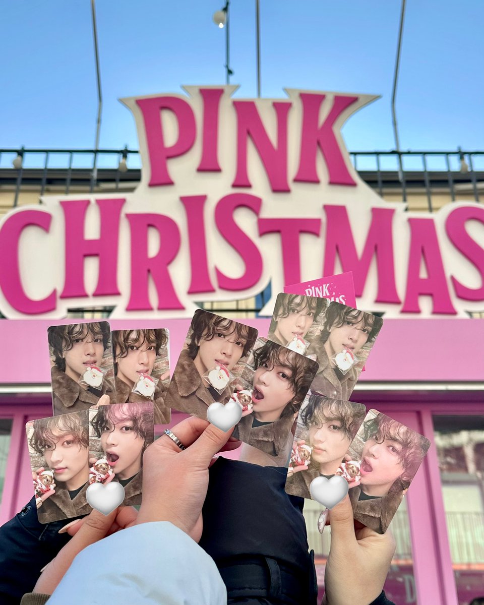 CKNDHCFS's tweet photo. 집념의 여성들.. 추워서 손이 띵띵 부었대… https://t.co/iPfrTUUni6