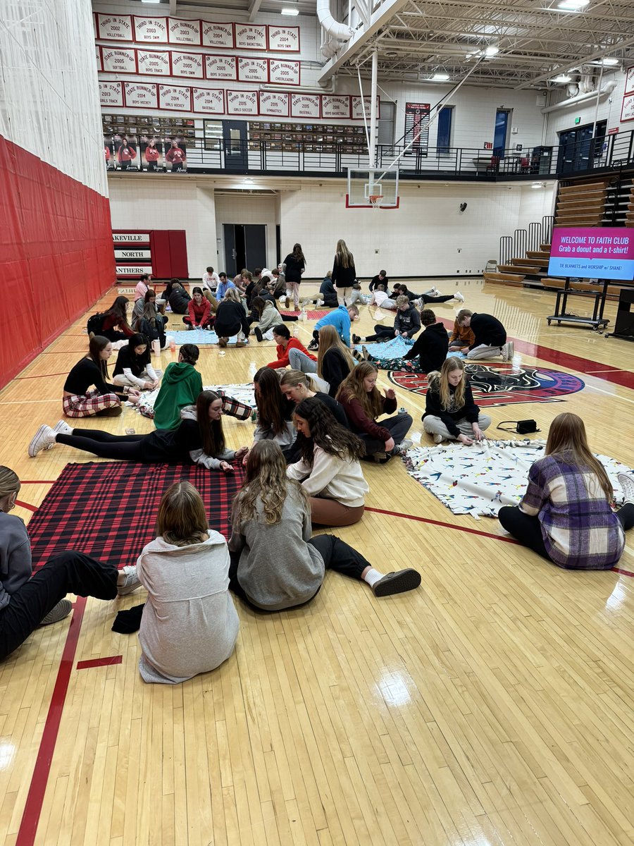 tkryan28's tweet image. It was a great morning for fellowship and serving our community with the LNHS Campus Faith Club. Thanks  @Thrivent and #ThriventActionKit for the support in our winter tie blanket event.