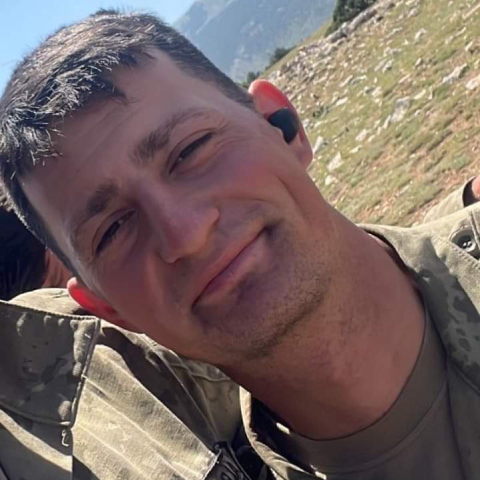 🔴#Sondakika:
Şehit Piyade Teğmen Ramazan Günay’ın ailesinin yaşadığı yer olan İzmir’e mi yoksa Afyon’a mı defin edileceği netleşti. Şehit Teğmen Afyon'un Güney Beldesi'nde ebediyete uğurlanacak.