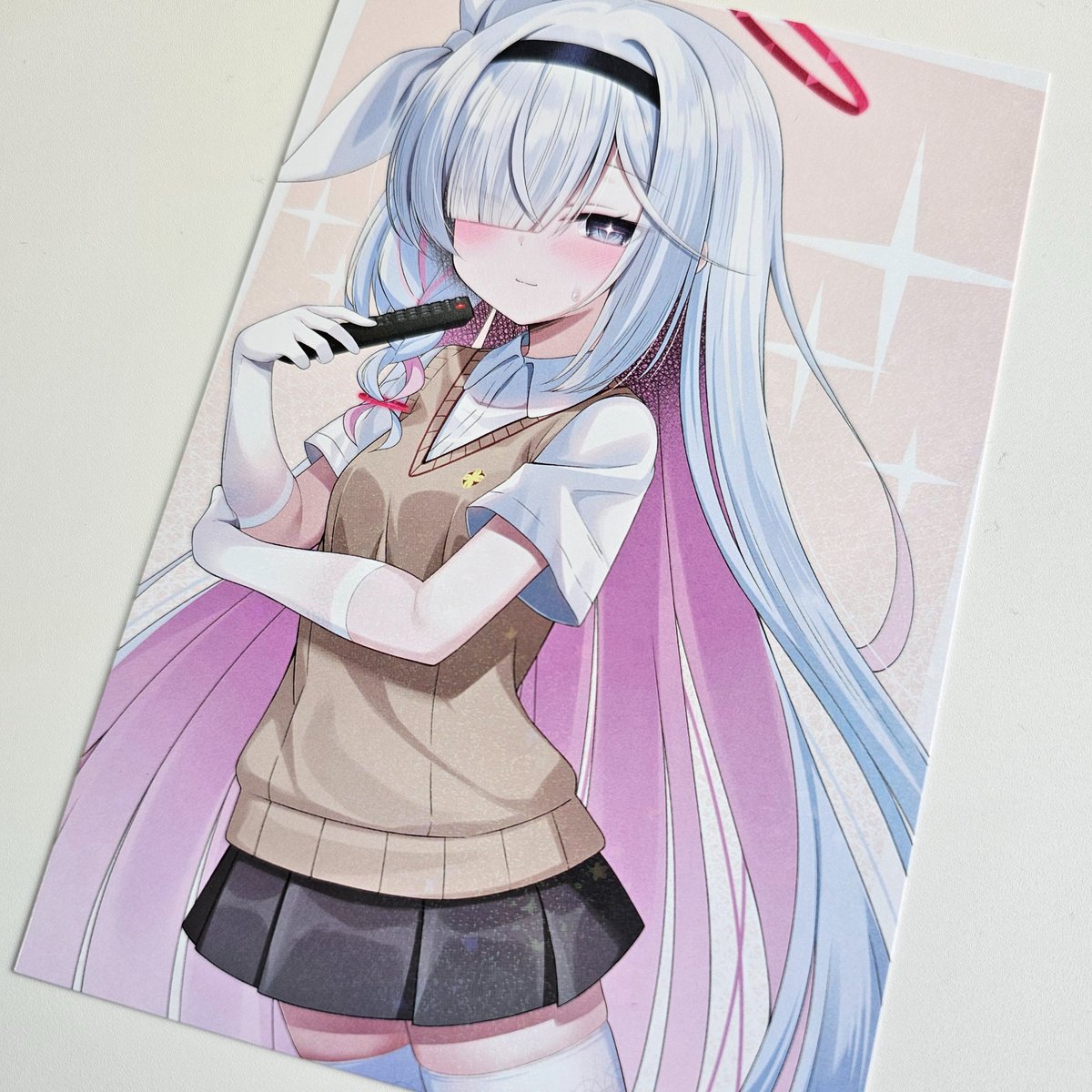 セットにつくポストカード2種です!
どっちもキラキラ加工ですが、ホロの形が違います♪ 