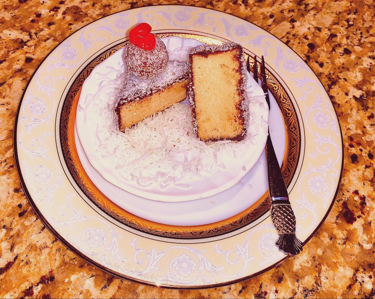 VijayEllaurie's tweet photo. Do you know what these are? If you haven’t had them yet, now is the perfect time to try them! #Christmas2023 #baking #holidayrecipes #dessert #twitterdesserts #twitterbaking Pls subscribe 🙏🏼 https://t.co/imR5jYoiCp https://t.co/5fPZeoSnHN
