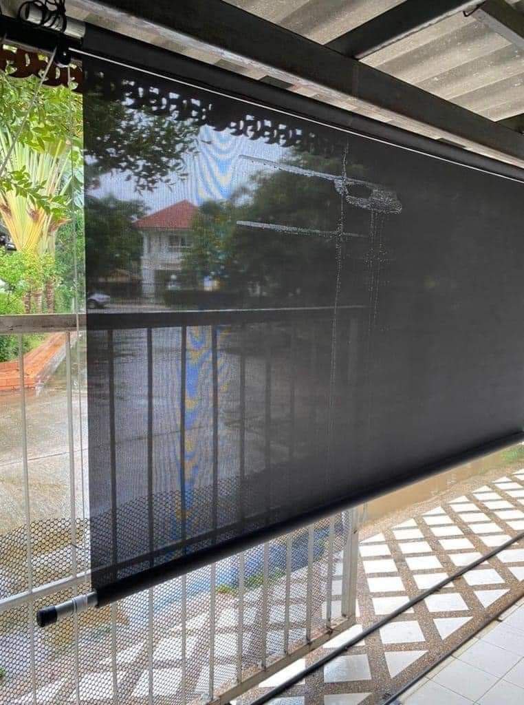 kakidekor's tweet photo. Lepas pasang sunscreen roller blind ni rasa privacy sangat. 

Kalau lepak dekat beranda rumah takde la rasa macam diperhatikan lagi. Pasang dekat tepi rumah pun bagus gak sebab jiran sebelah pun tak nampak kita.

#thread https://t.co/S6yxhioBcC