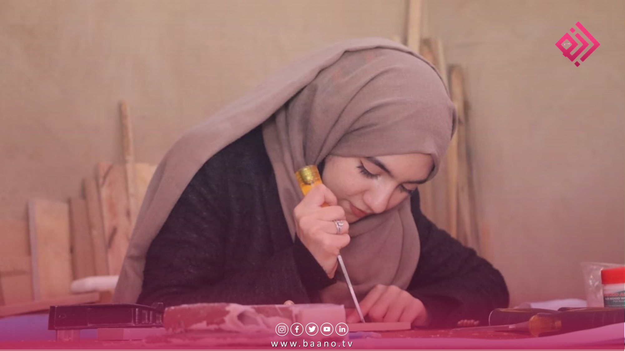 دختران افغان در هرات هنر باستانی کنده کاری روی چوب را احیا کردند     