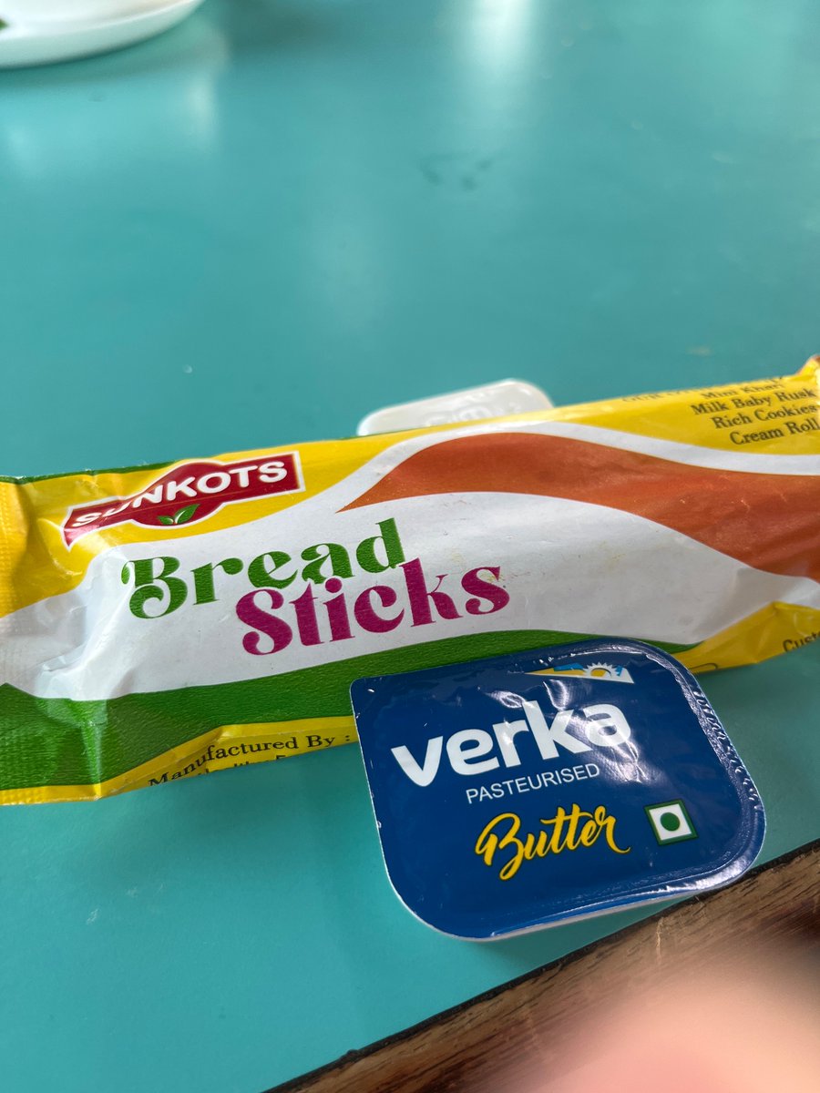 a_appy's tweet image. SOUP PACKET on a Shatabdi. This is an abomination. With “Sunkots and Verna” premium brands of butter and a breadstick that you can use to hit someone.