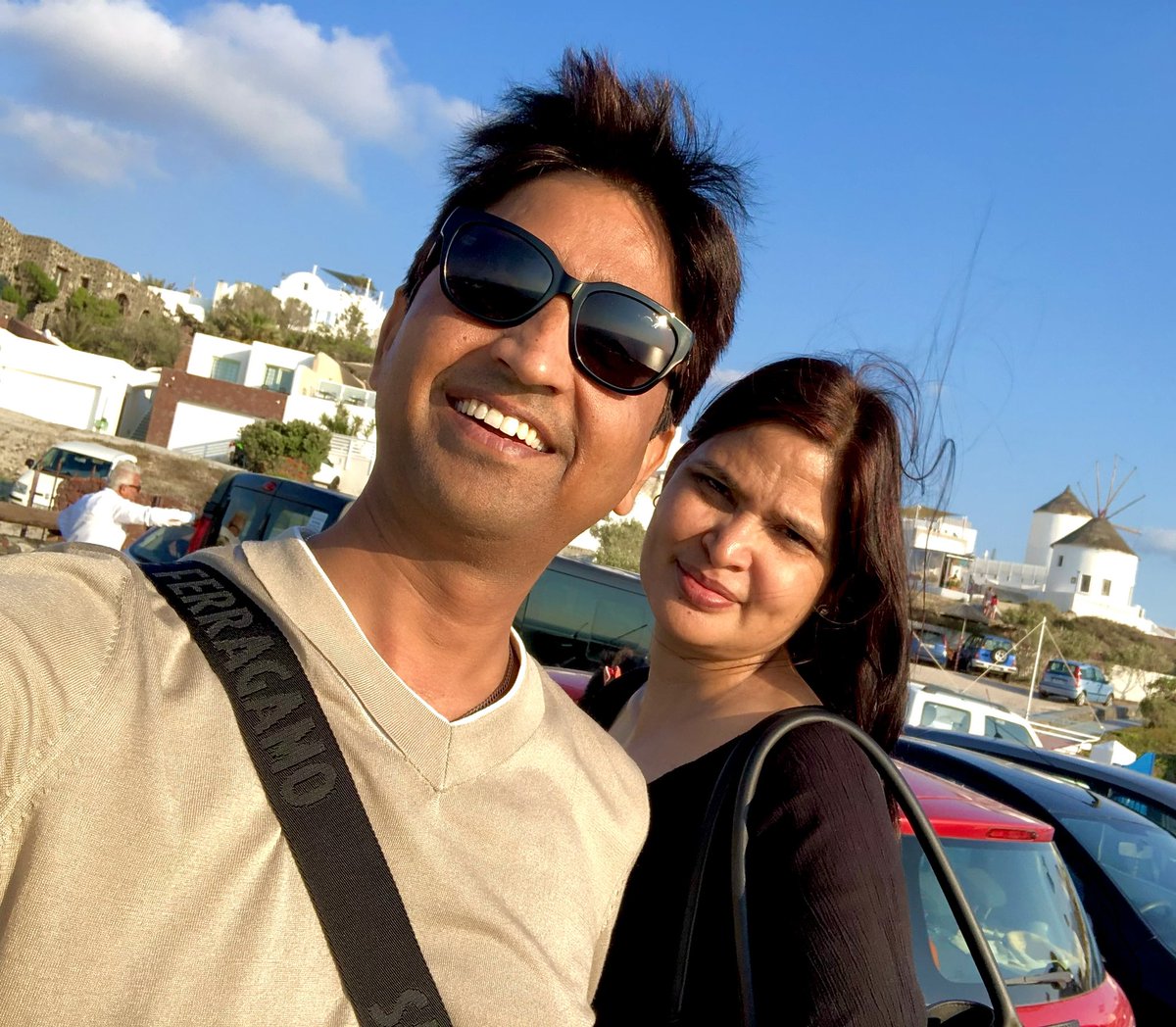 “फूल, तितलियाँ, ख़ुश्बू, रंग, शायरी, रातें ,
एक तेरे होने से, कितने ज़ाविए निकले..!”❤️
सफ़र मुबारक हो हमसफ़र ❤️🎂👍