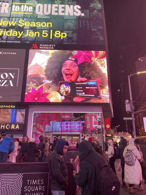 woah times square is horny for me https://t.co/ZlGmKD5Q6N