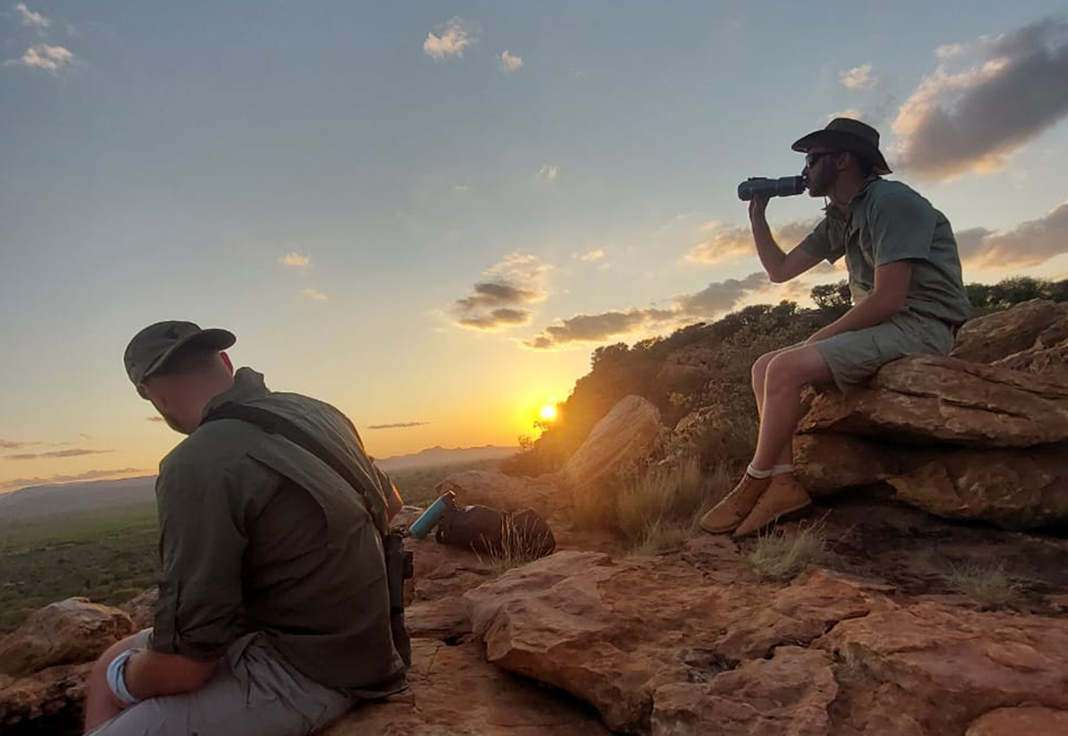 EcoTraining's tweet image. The end to a perfect day, watching the sunset over the horizon, colouring the sky with the most beautiful hues of golden rays, warming up the atmosphere. 

📸 Credit: Richard Davis

Learn more about our courses offered HERE: 👉ow.ly/Accz50QiaLq👈

#EcoTraining #peace