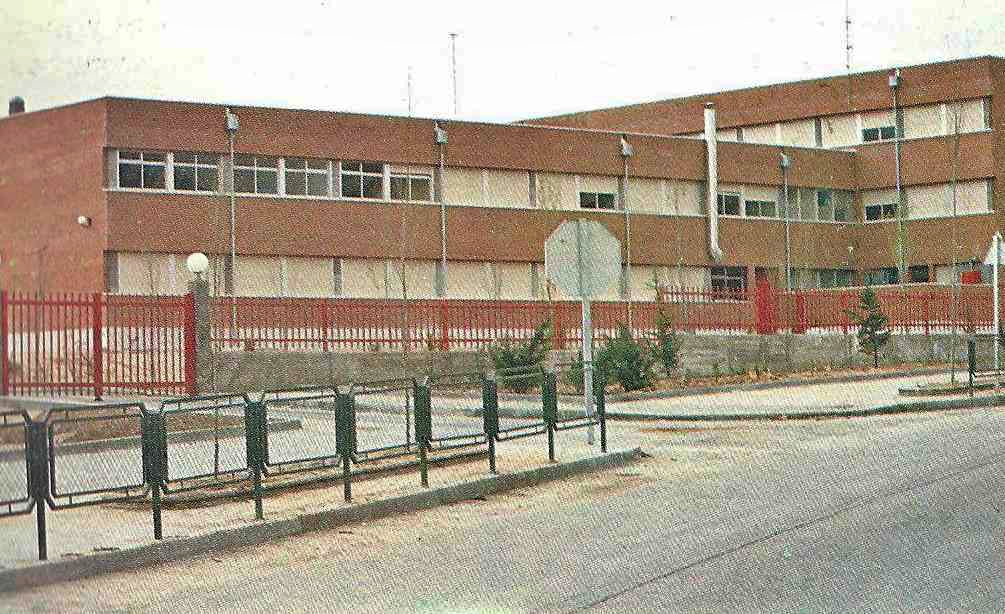 orgulloalcorcon's tweet photo. ¡Buenos días! Así era el Instituto Jorge Guillén en 1983. Pongamos que hablo de #Alcorcón. Soy de https://t.co/2PkgUB8iKC #alcorcon #alcorconhoy #alcorconcity #OrgullosodeAlcorcón https://t.co/wRZshZJ8eo