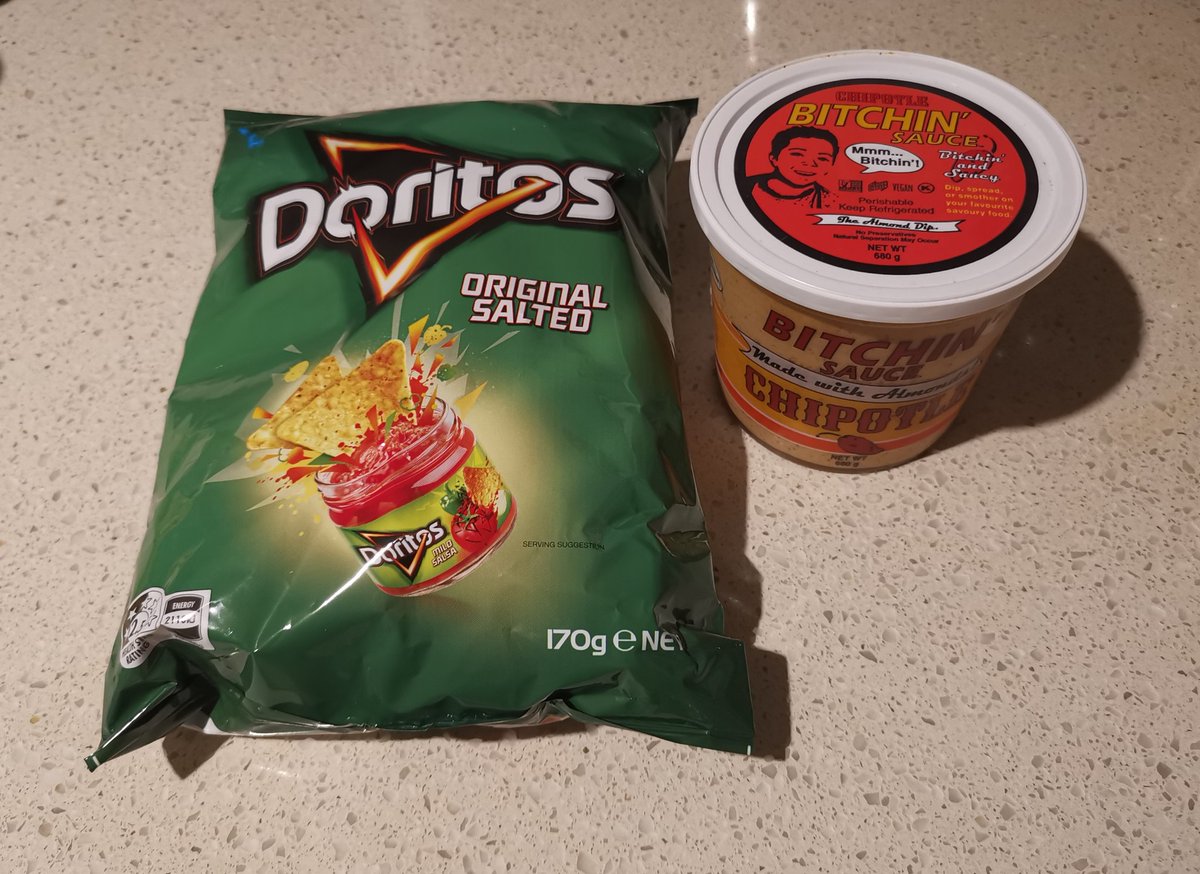 TanyaDavis95's tweet photo. Bitchen chipotle sauce made with almonds 💕💕💕💕

Pairs extremely well with original Doritos, only problem is can't stop eating it 🤤

#vegan #cooking #plantbased #comfortfood #healthyeating #veganfood https://t.co/nhtWzEL6r1