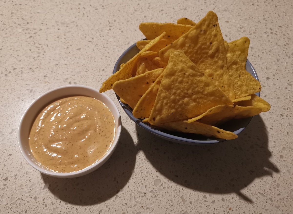 TanyaDavis95's tweet photo. Bitchen chipotle sauce made with almonds 💕💕💕💕

Pairs extremely well with original Doritos, only problem is can't stop eating it 🤤

#vegan #cooking #plantbased #comfortfood #healthyeating #veganfood https://t.co/nhtWzEL6r1