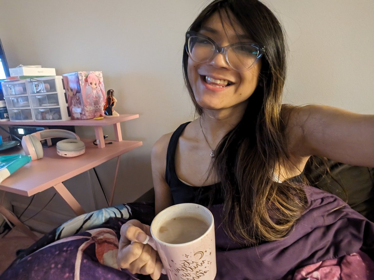 twilli_sfw's tweet photo. hot choccy + blanket + umaru-chan marathon

cures literally everything ☺️ https://t.co/ETiX8ucu0J