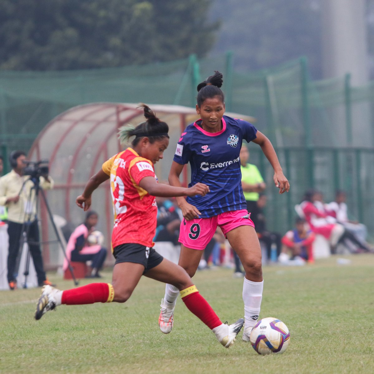 INDWomensLeague's tweet photo. .@SethuFCMadurai come out victorious in goalfest at East Bengal Ground 🔥

Match report 👉🏻 https://t.co/noWkW78YD1

#EBSFC ⚔️ #IWL 🏆 #ShePower 👧 #IndianFootball ⚽ https://t.co/OlE7uvb9Ta