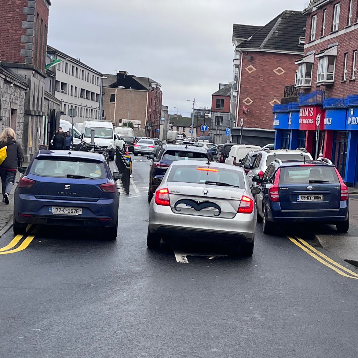 Would a fire tender or ambulance fit through easily?

Great to see <a href="/TheMilkMarket/">Limerick Milk Market</a> busy this morning but not at the expense of safety. 

Change is needed !!

<a href="/LimerickCouncil/">Limerick Council - Comhairle Luimnigh</a>