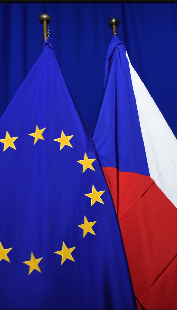 Dnes, v den státního smutku, jsem ve svých myšlenkách s českým národem a s rodinami obětí, mezi kterými byli především studenti, kteří tak předčasně a brutálně přišli o život. 

Evropa v této těžké době stojí při vás. 

Z celého srdce s vámi soucítíme.