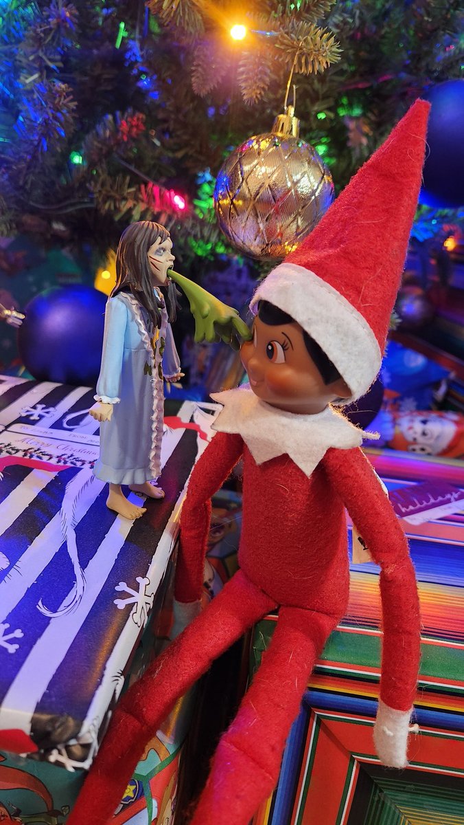 FlyingV85's tweet image. #ElfOnTheShelf death #22 #theexorcist #regabmacneil #christmas