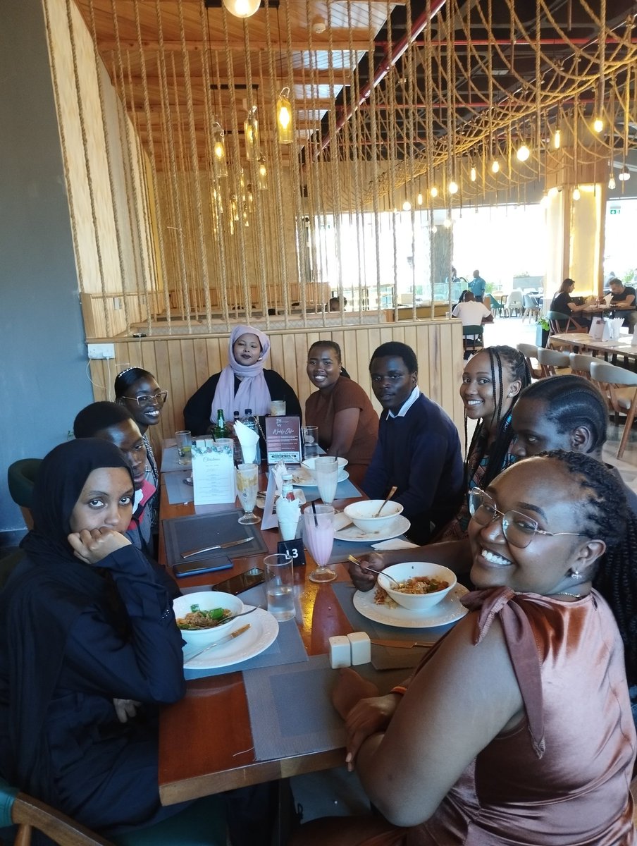 Closing off the year in a mood  with <a href="/TechnierSchool/">Technier School</a> . See you next year on those twitter spaces😉🤭