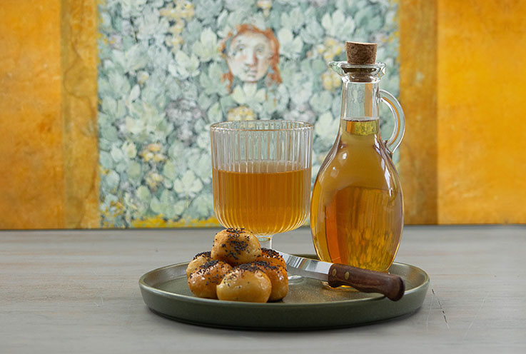 PaulaLock5's tweet photo. This ancient #Roman sweet wine (#Passum) is the perfect partner for your #ChristmasPudding. Made with plump raisins soaked in #wine, it’s matured for 3 days to develop a rich and velvety texture that goes down a treat! #SensoryTimeTravel #Pompeii
https://t.co/PbQLrmSLgs https://t.co/2pUGbwrVXP