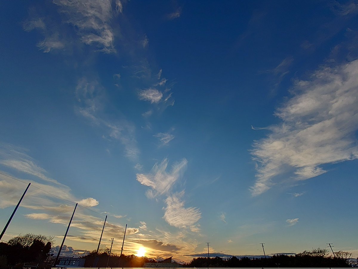 nikku29CSD's tweet image. ここに綺麗な空があるじゃろ?

ここに今日のお客様を並べるとな

いい感じになるんじゃ😆