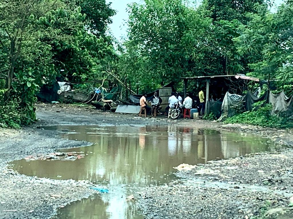 tiwarisantos's tweet photo. @satyamganji3 @MumbaiHighCourt @mybmcWardPS @mybmc @mieknathshinde @Dev_Fadnavis @mahapwdofficial @Tukaram_IndIAS Where do they pay our tax money? 
@nsitharaman @nitin_gadkari @PMOIndia  we don't have a basic road in #AareyColony https://t.co/z3jzX9yVFz
