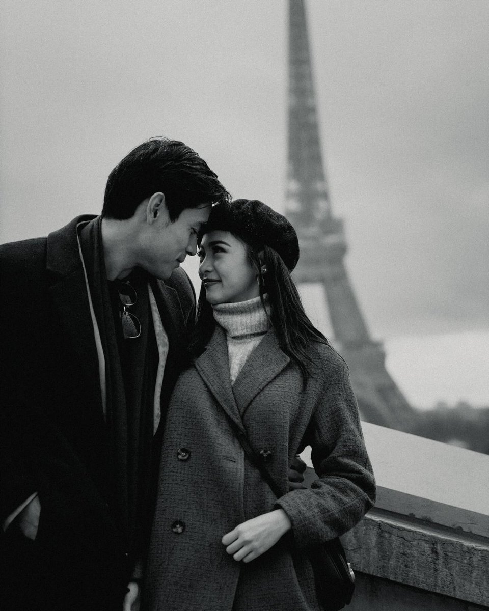 ABSCBNNews's tweet photo. 'Dearest Kim, thank you for the long years we have spent loving each other.' 

Xian Lim pens a message to Kim Chiu after the actress confirms their breakup. https://t.co/gj2JA7v1Sf
