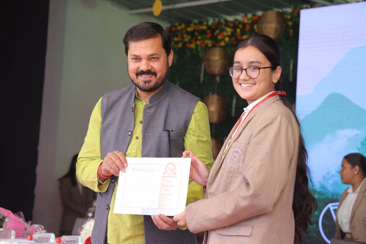 anujsharmacg's tweet photo. रायपुर के रेडियंट वे स्कूल में आयोजित वार्षिकोत्सव एवं पुरस्कार वितरण समारोह में मुख्य अतिथि के रूप में उपस्थित हुआ...

#anujsharma #ChiefGuest https://t.co/BL0aBlJsw9