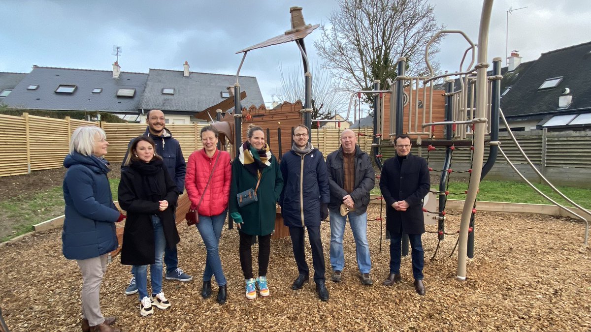 FlorianBercault's tweet photo. 🛝 Non pas une, ni deux, mais trois aires de jeux inaugurées hier grâce au travail des agents de @Laval_la_Ville !

Quartier Thévalles, Pillerie et Pommeraies, de nouveaux lieux pour se retrouver et s’amuser à Laval.

Bonnes vacances et belles fêtes de fin d’année ✨ https://t.co/np88LoruDP