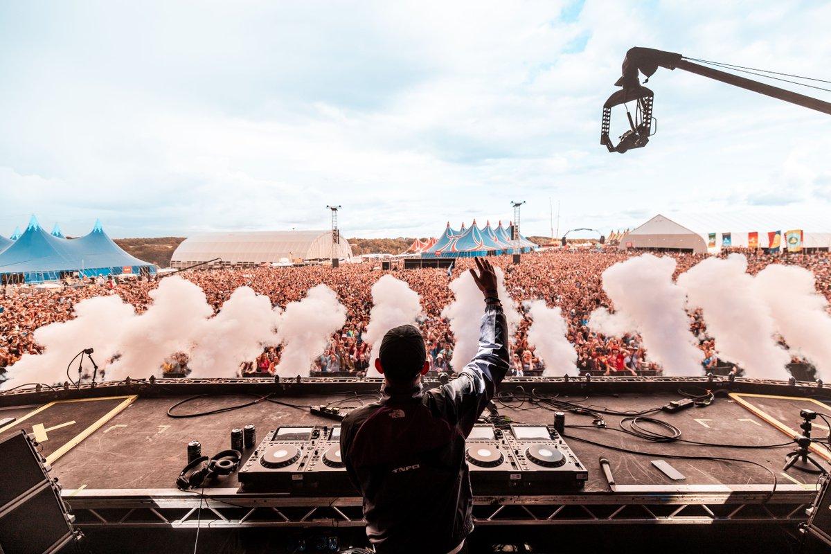 Creamfields's tweet photo. Post videos from this set! GOOOOO 
@benhemsley 😈 https://t.co/gDpSDufFeg