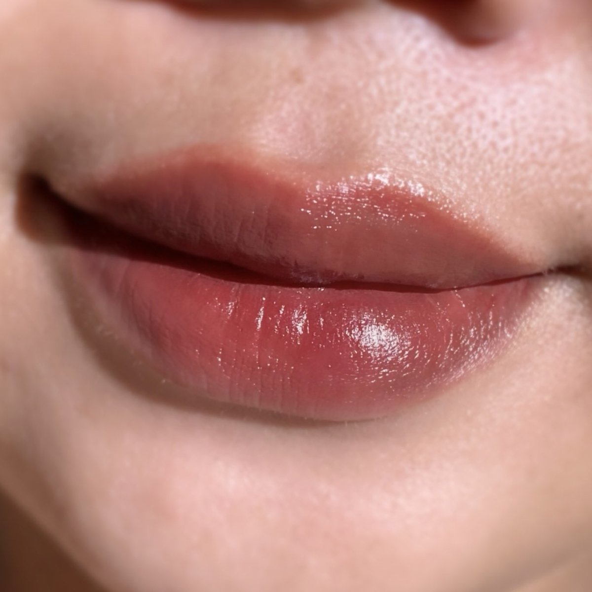 keshikiayame's tweet photo. MASA AKU MAKAN CROMBOLONI PAS LAGI PAKE LIPTINT INI, masih stain loh🙀

Mau salim ke product developernya, since pake liptint ini aku udh jarang beli liptint korea🥹 kok bisa bagus banget ingredientsnya bikin bibir lembab dan nyaman dipake 🌷💖💕🌸 https://t.co/8yUNJa576E