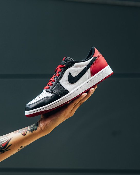 SOLELINKS's tweet photo. Ad: Few sizes available
Air Jordan 1 Low OG 'Black Toe'
=> https://t.co/ppr3pGPaWb https://t.co/dNcARvYja1