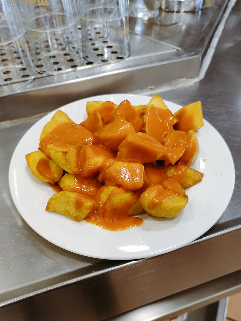 magellan75's tweet photo. Bravas, salpicón de langostinos, los ineludibles callos y cañas bien tiradas en la estupenda barra del #BarAlonso https://t.co/bPKQlmtvt5