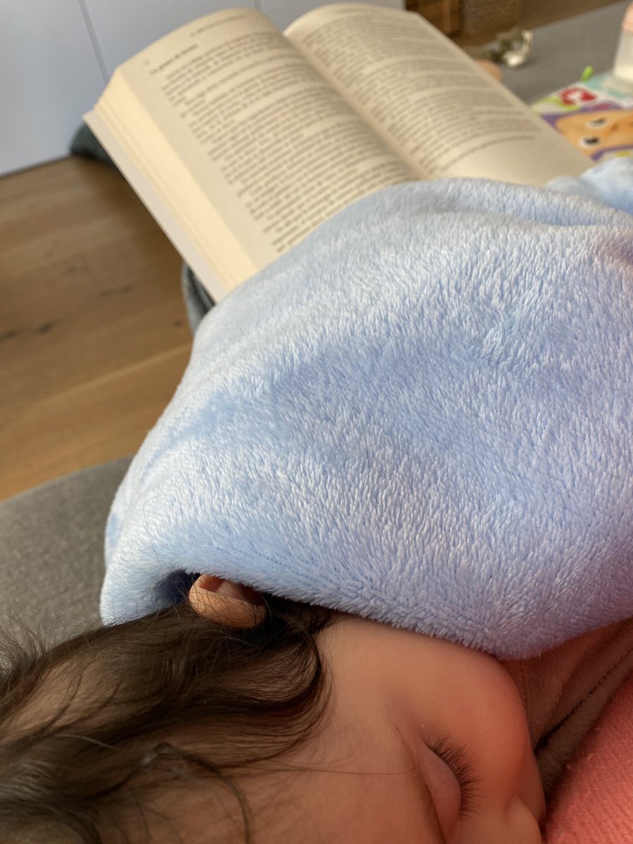 MariamVeiga's tweet photo. Recibir la navidad así no está nada mal.
Leyendo a Luis Bassat y con mi Manuela en brazos 📖 👶🏼 

Feliz Navidad

#publicidad #LibrosRecomendados https://t.co/ejPLCrKY1U