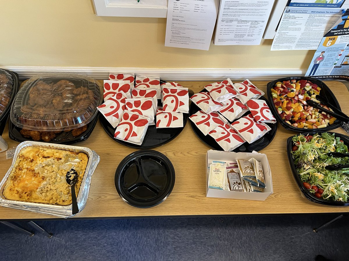 jyoonjericho's tweet photo. Thank you so much to the parents at @JRRS_Jericho for the wonderful food and treats!!! It really helped to make the final days of 2023 even more special! @JoannaKletter @JerichoUFSD https://t.co/oIV3h8jBzk