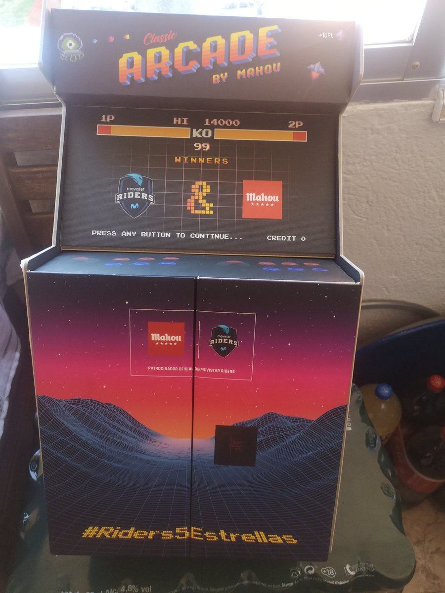 DanielMosky's tweet photo. Haciendo limpieza me he encontrado esta cajita árcade que gané hace tiempo gracias a @Movistar_Riders. ¿Quién la quiere? https://t.co/0EOyK9NsuG